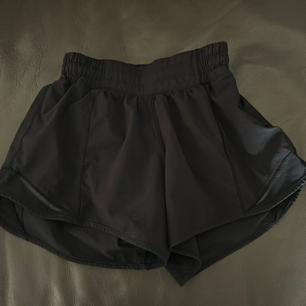 Lululemon Hotty Hot black shorts in 0 Tall